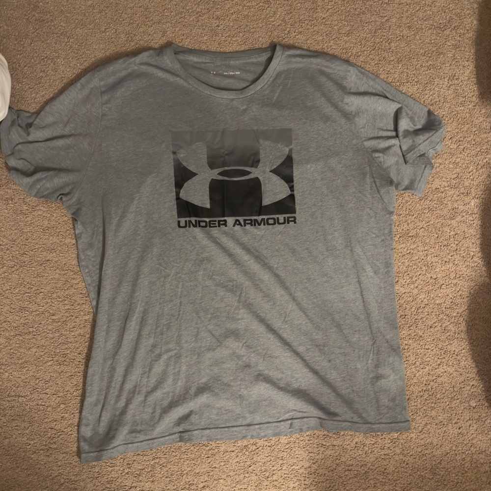 Under Armour T-shirt